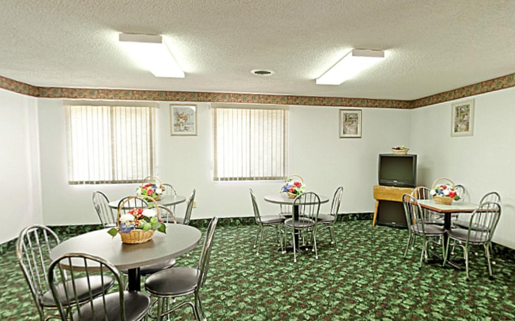Americas Best Value Inn West Frankfort Buitenkant foto